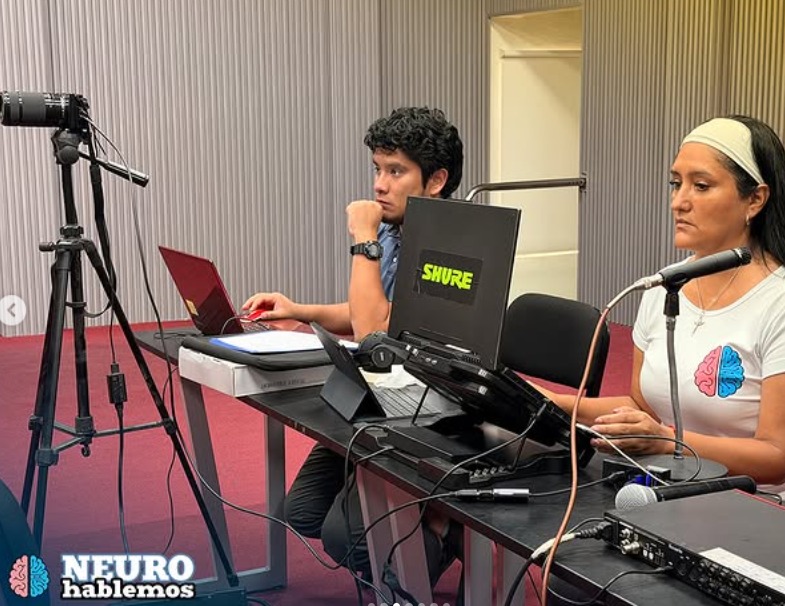 Carlos y Angela durante la producción del Curso de Afasias 2026