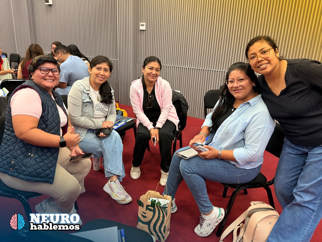 Grupo de trabajo durante el curso de Afasias